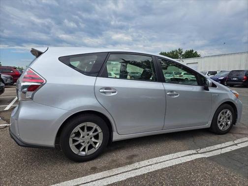 2015 Toyota Prius v Five