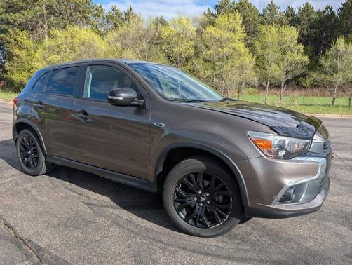Mercury Gray Metallic 2017 Mitsubishi Outlander Sport 2.0 LE