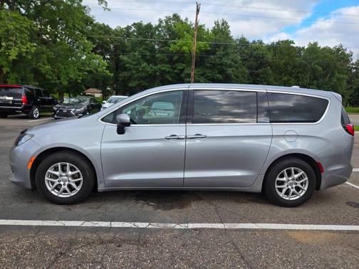2020 Chrysler Voyager LX