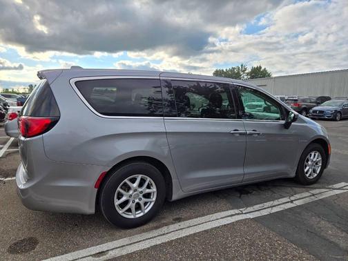 2020 Chrysler Voyager LX