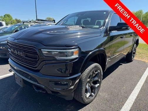 Diamond Black Crystal Pearlcoat 2023 RAM 1500 Limited