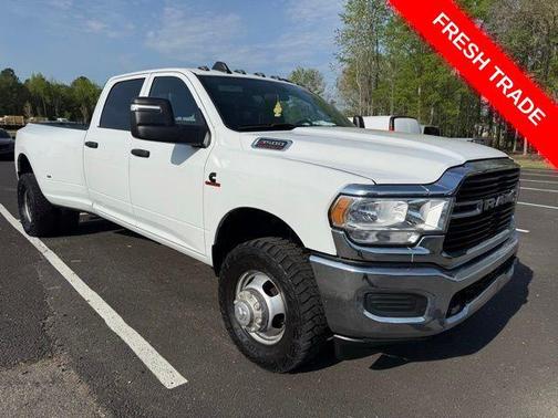 Bright White Clearcoat 2023 RAM 3500 Tradesman Crew Cab 4x4 8' Box