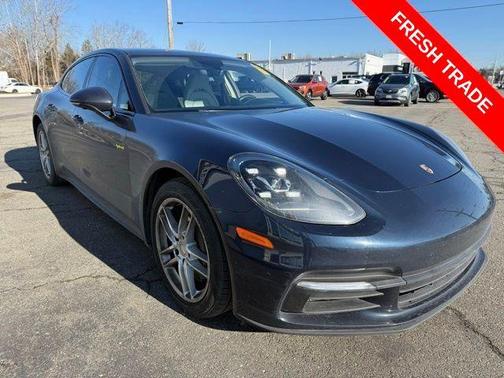 2018 Porsche Panamera 4
