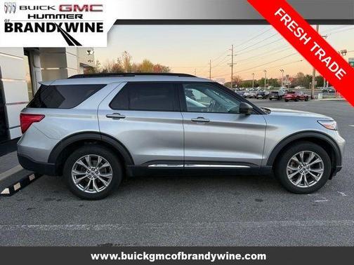 ICONIC SILVER METALLIC 2023 Ford Explorer XLT