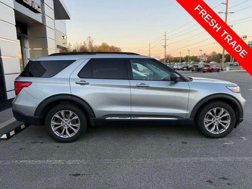 ICONIC SILVER METALLIC 2023 Ford Explorer XLT