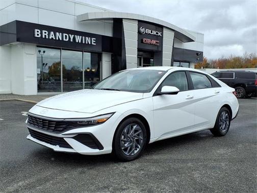 2024 Hyundai ELANTRA SEL