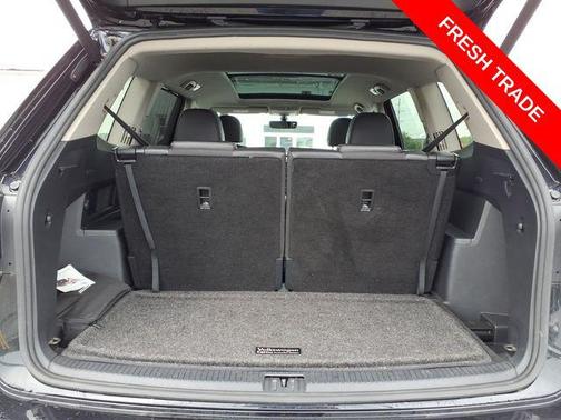Deep Black Pearl 2022 Volkswagen Atlas 3.6L SE w/Technology
