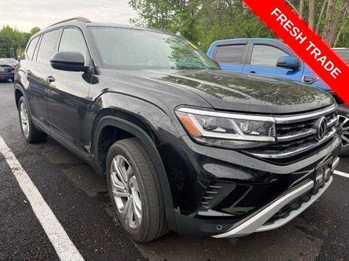 Deep Black Pearl 2022 Volkswagen Atlas 3.6L SE w/Technology