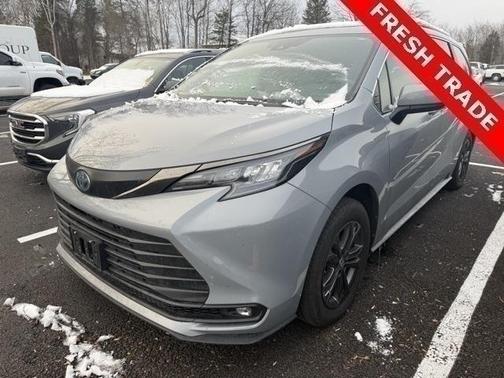 2024 Toyota Sienna Woodland Edition