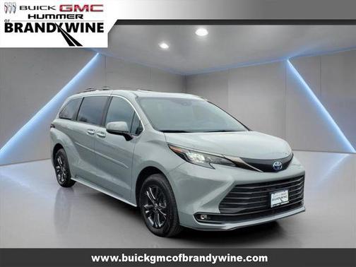 2024 Toyota Sienna Woodland Edition