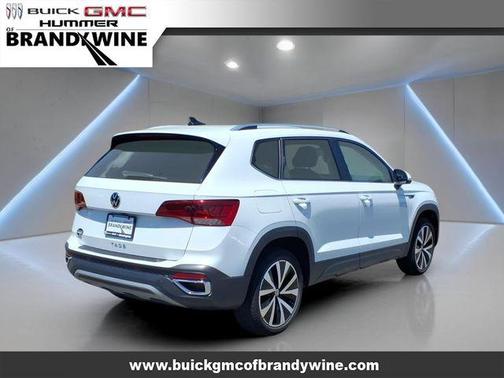 Pure White 2022 Volkswagen Taos 1.5T SE