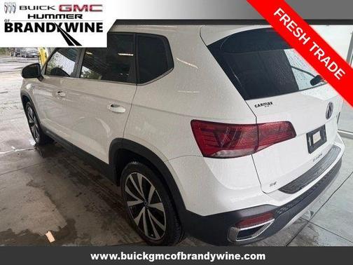 Pure White 2022 Volkswagen Taos 1.5T SE