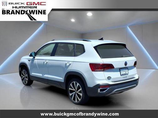 Pure White 2022 Volkswagen Taos 1.5T SE