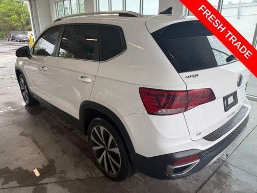 Pure White 2022 Volkswagen Taos 1.5T SE