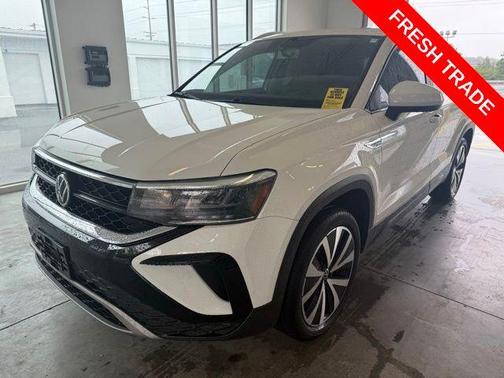 Pure White 2022 Volkswagen Taos 1.5T SE