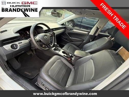 Pure White 2022 Volkswagen Passat 2.0T SE