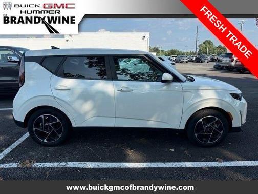 Snow White Pearl 2023 Kia Soul EX