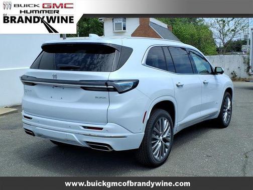 Iridescent White Tricoat 2026 Buick Enclave Avenir FWD