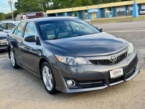 Gray 2013 Toyota Camry SE