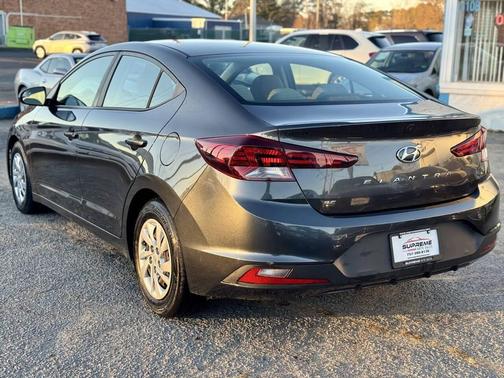 2020 Hyundai ELANTRA SE