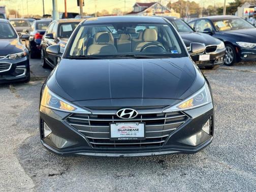 2020 Hyundai ELANTRA SE