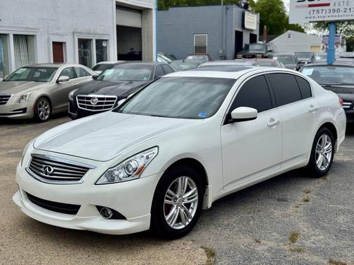 Moonlight White 2015 INFINITI Q40 Base