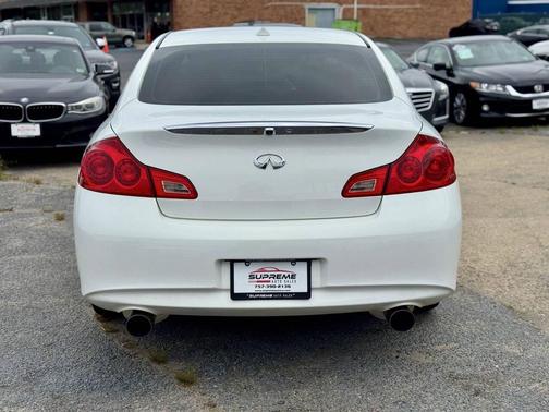 Moonlight White 2015 INFINITI Q40 Base