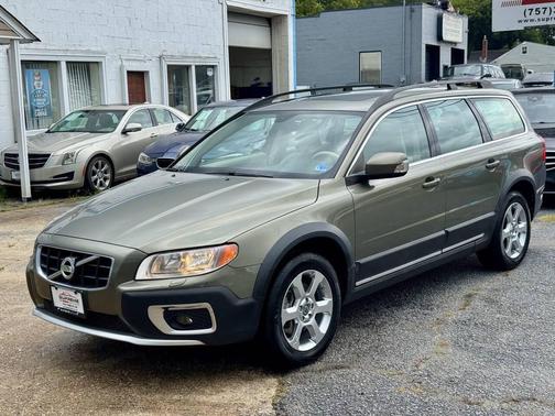 Caper Green Metallic 2010 Volvo XC70 3.2