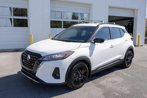 2021 Nissan Kicks SR