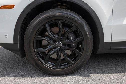 2024 Porsche Cayenne Base