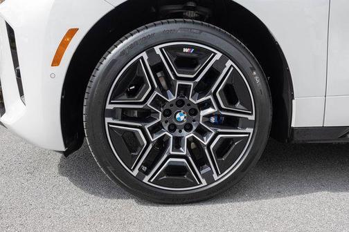 Mineral White Metallic 2026 BMW iX xDrive60