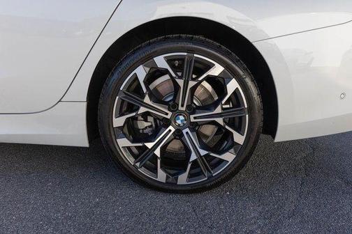 2025 BMW 330 i xDrive