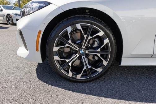 2025 BMW 330 i xDrive