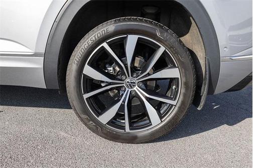 2024 Volkswagen Atlas Cross Sport 2.0T SEL Premium R-Line