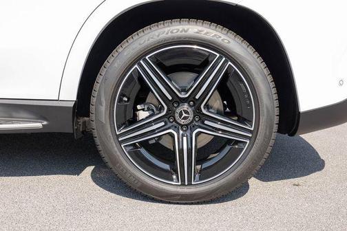 MANUFAKTUR Moonlight White Metallic 2026 Mercedes-Benz GLE 450 4MATIC