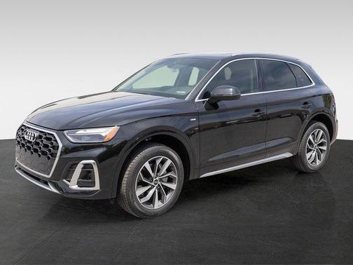 Mythos Black Metallic 2024 Audi Q5 45 S line quattro Premium