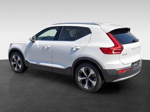 2024 Volvo XC40 B5 Plus Bright Theme