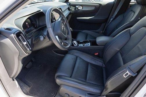 2024 Volvo XC40 B5 Plus Bright Theme