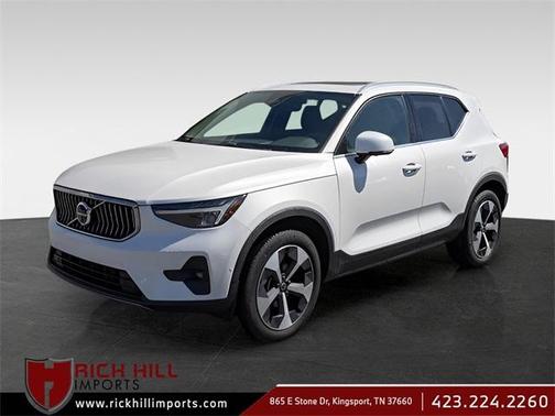 2024 Volvo XC40 B5 Plus Bright Theme