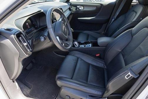 2024 Volvo XC40 B5 Plus Bright Theme