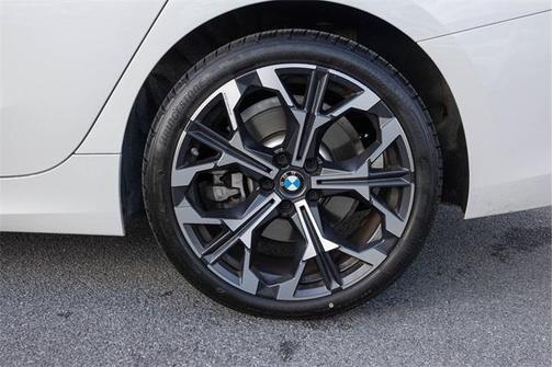 2025 BMW 330 i xDrive