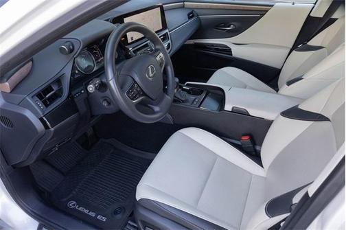 2025 Lexus ES 300h Base