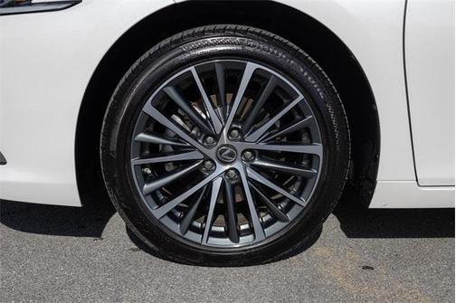 2025 Lexus ES 300h Base