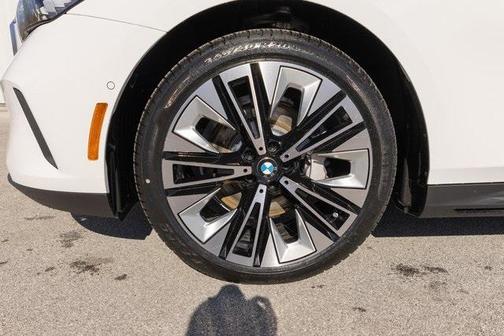 2025 BMW 530 i xDrive