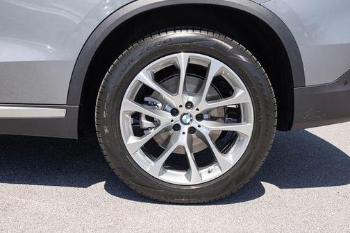 Gray Metallic 2026 BMW X5 xDrive40i