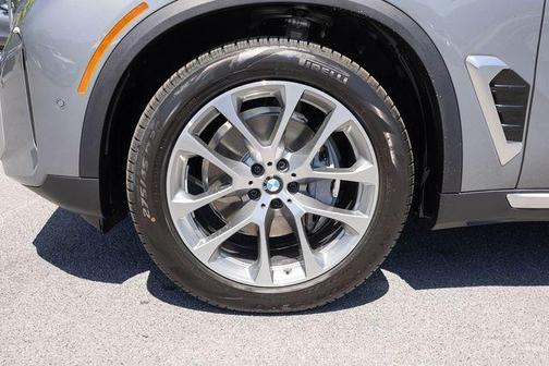 Gray Metallic 2026 BMW X5 xDrive40i