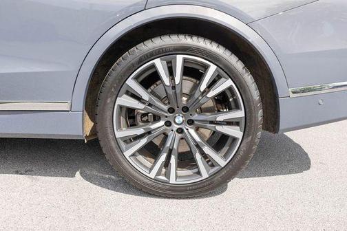 Sparkling 2023 BMW X7 xDrive40i