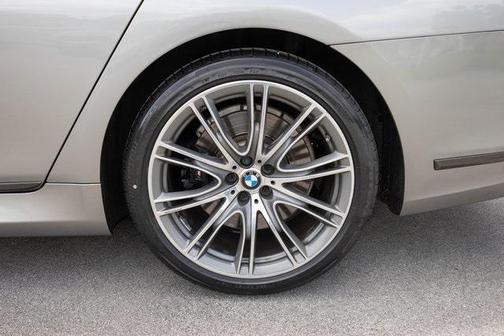 2022 BMW 750 i xDrive
