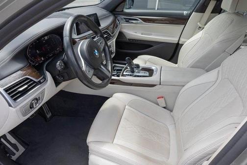 2022 BMW 750 i xDrive