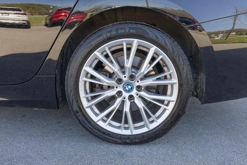 2024 BMW 330e xDrive